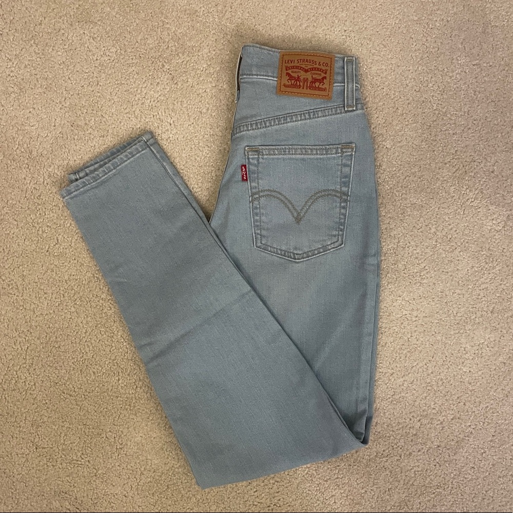 Levi’s High Waisted Tapered Blue Jeans 24